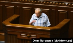 Народний депутат Юрій-Богдан Шухевич під час виступу на засіданні Верховної Ради України. Київ, 22 травня 2015 року