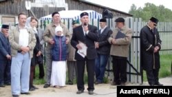 Рәшит Сәләмов чыгыш ясый