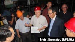 Өкмөт башчы Жоомарт Оторбаев быйыл электр энергиясына чектөө киргизилерин жана бул аргасыз кадам экенин айтып чыкты.