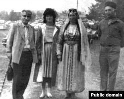 Активісти руху Решат Джемілєв, Ульвіє Аблаєва, Шефіка Консул та Різа Абдуллаєв