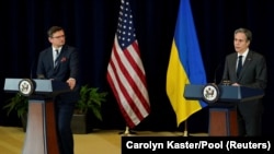 Міністр закордонних справ України Дмитро Кулеба (ліворуч) і державний секретар США Ентоні Блінкен. Вашингтон, 22 лютого 2022 року
