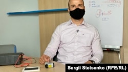 Команда із трьох винахідників більшу частину часу роботи над прототипом фільтру працювала вдома через локдаун