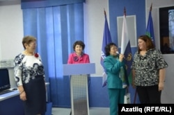 Чараны оештыручы апалы-сеңелле Алишевалар һәм Вәлимә Ташкалова тәбрикли