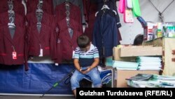 Ребенок на рынке. 2018 год