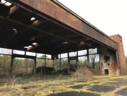 Разрушенные авиационные ангары