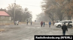 Машина місії ОБСЄ чергує у селищі Олександрівка