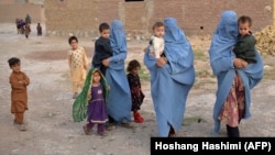 آرشیف، شماری از خانم‌های بی‌جا شدۀ بی‌بضاعت افغان