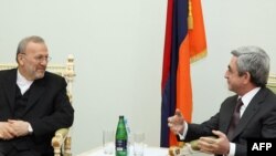 Armenia -- President Serzh Sarkisian (R) meets with Iranian Foreign Minister Manuchehr Mottaki in Yerevan, 27Jan2010