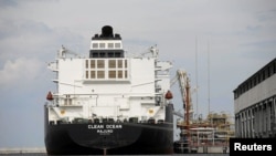 АКШ компаниясынын Польшага суюлтулган газды биринчи ирет алып  келген "Таза океан" танкери. 8-июнь, 2017-жыл. 