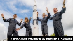 Сентябрь айында SpaceX компаниясынын  The Inspiration4 экипажы менен космосту көрүп келген саякатчылар.