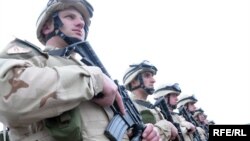 Еще один союзник США - Грузия - напротив, усиливает свое присутствие в регионе. В конце прошлого года указом Михаила Саакашвили в Афганистан было решено отправить дополнительно 749 человек