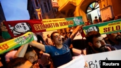 Түркияда соңку шайлоонун жыйынтыгы чыккан учур. Стамбул, 7-июнь, 2015-жыл. 