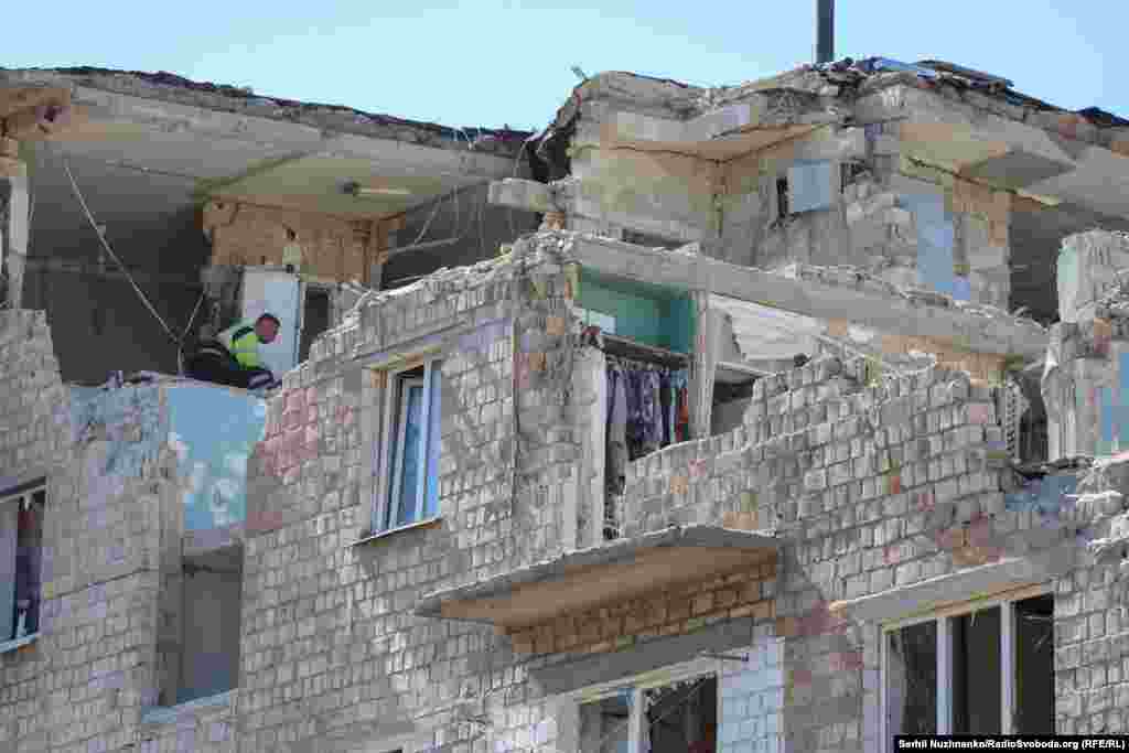 Російська атака забрала життя понад 20 мешканців цього будинку, зокрема 4 дітей. Київ, 29 серпня 2025 року.Загалом у Києві внаслідок масованого обстрілу столиці силами РФ загинуло 25 людей, десятки зазнали поранення