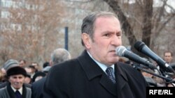 Armenia -- Opposition leader Levon Ter-Petrosian addresses a rally in Yerevan, 08Jan2009