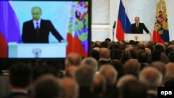 Президент России Владимир Путин выступает  с ежегодным посланием. Москва, 4 декабря 2014 года.