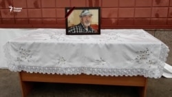 Бозор Собир похоронен на кладбище в Лучобе.