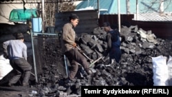 Пункт реализации угля в Бишкеке. Архивное фото.