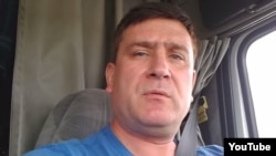 АҚШ-тағы украиналық эмигрант  Вадим Дубовский Путинге қарсы саяси әндерімен танылды. 