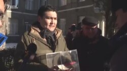 Активист журналисттер үчүн акча чогултту