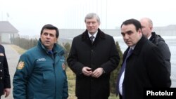 Армения – слева направо: министр чрезвычайных ситуаций Армении Армен Ерицян, генсек ОДКБ Николай Бордюжа, секретарь Совета национальной безопасности Армении Артур Багдасарян, Ереван, 29 января 2013 г.