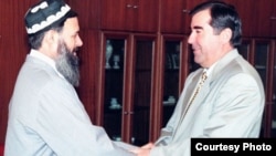 Бириккен тажик оппозициясынын лидери Абдулло Нури менен тажик президенти Эмомали Рахмон