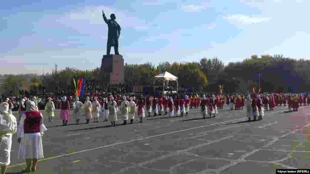 Шаар тургундарын калаа мэри, президенттин жана өкмөттүн аппарат жетекчилери куттукташты.