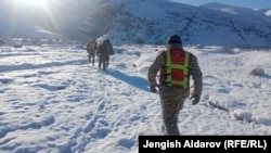 ӨКМдин куткаруучулары. Иллюстрациялык сүрөт.