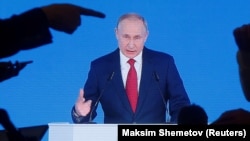 За всіма запропонованими поправками до Конституції Путін пообіцяв провести референдум, але його дата поки що не призначена