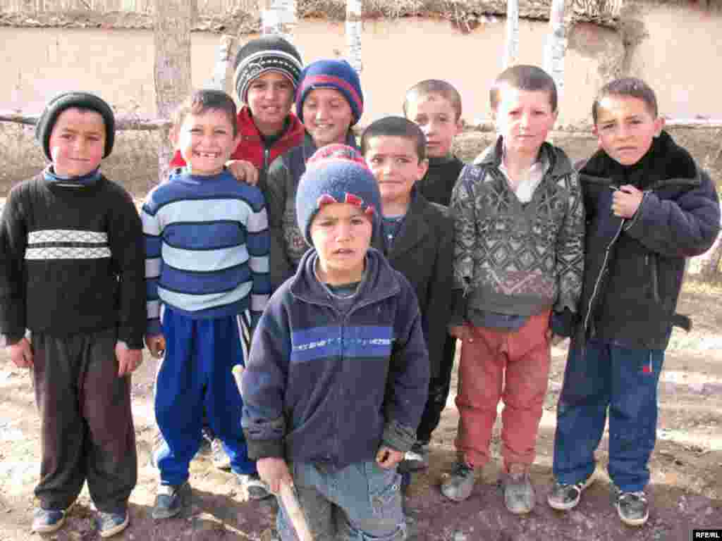 Tajik children in Kulob region, Tajikistan 18March2008