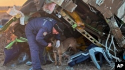 Аварийно-спасательная операция на месте авиакатастрофы в Актау