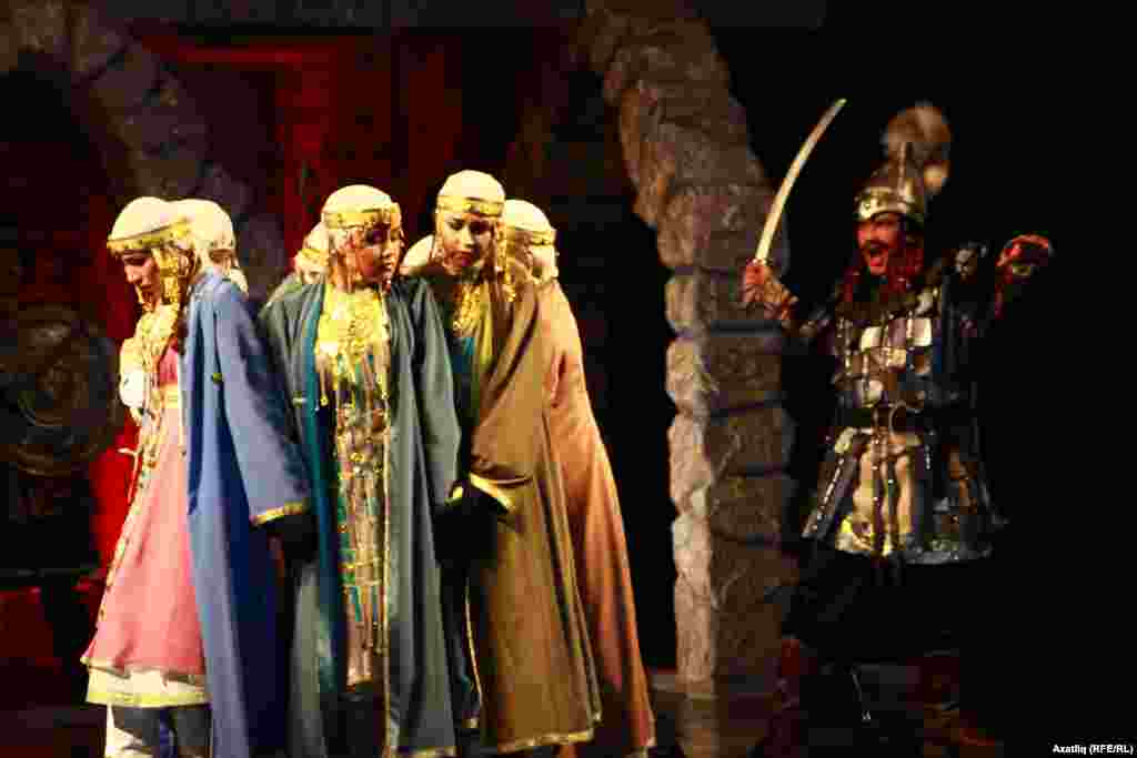 Дошман гаскәре Болгар кызларына үлем белән яный