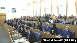Депутаты нижней палаты парламента Таджикистана