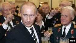 Каждый год к 9 мая ветеранам войны что-нибудь обещают/