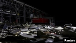 Наслідки удари сил РФ по терміналу «Нової пошти» в селищі Коротич Харківської області, 21 жовтня 2023 року