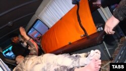 Выживших под завалами жильцов рухнувшего дома обязательно спасут