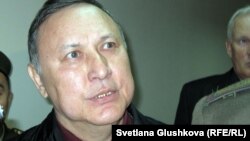 Серик Баймаганбетов, бывший председатель комитета таможенного контроля, в день начала  суда над ним. Астана, 19 сентября 2012 года.