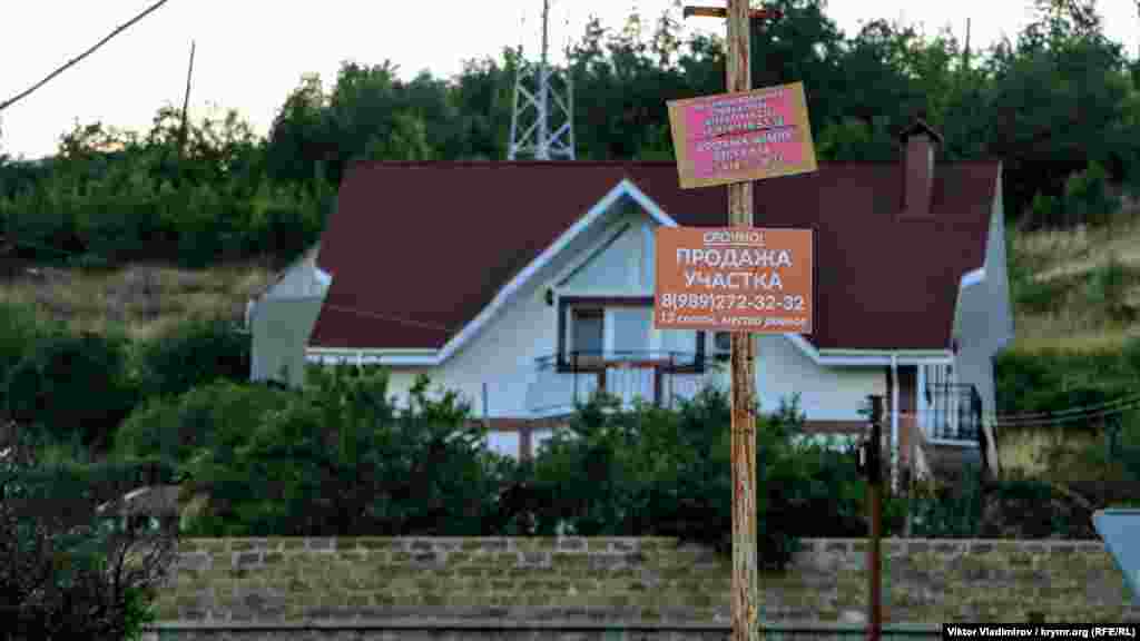 Yer parçalarınıñ satılışı aqqında ilânlar sıq-sıq rastkele