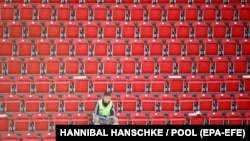 «Բավարիայի» պահեստային Լուկաս Մային պաշտպանիչ դիմակով, Բեռլին, 17-ը մայիսի, 2020թ.