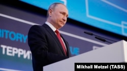 Володимир Путін під час виступу на міжнародному арктичному форумі в російському Архангельську 30 березня 2017 року