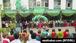 Illýustrasiýa. Uçurym dabarasy. Aşgabat. Arhiw suraty.