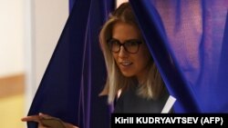 «Коррупция менен күрөш фондунун» юристи  Любовь Собольдун добуш берип чыккан учуру. Москва шаары. 8-сентябрь, 2019-жыл.