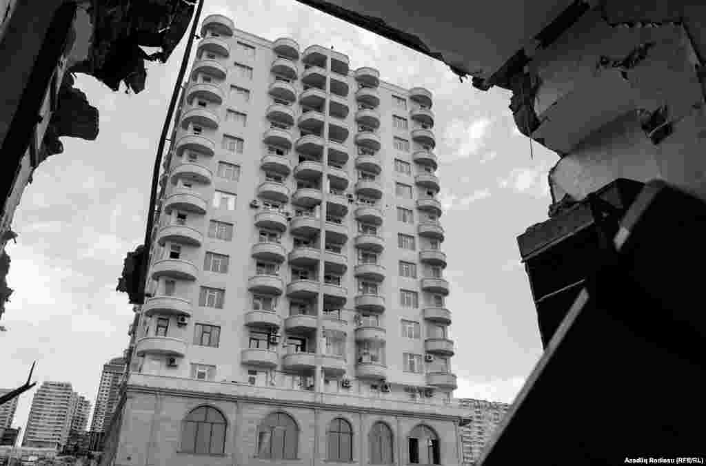 Son on ildə Sovetskinin ara küçələrində hündürmərtəbəli binaların tikintisi başlamışdı.  