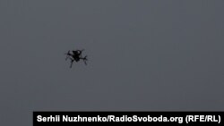 Дрон в небі, ілюстративне фото 