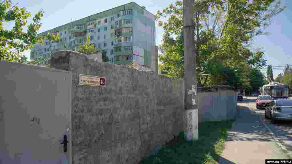 До зони аеропорту впритул наблизилися багатоповерхівки й новобудови