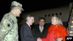 Клинтон Кабулга кечээ кечинде барды