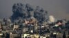 Дим над будівлями після ізраїльського авіаудару під час військової операції в східній частині Смуги Гази, 22 липня 2014 року
