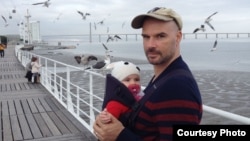 Симоне Бонески баласы менен.