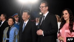 Բելգրադի օդանավակայանում Սերբիայի նախագահ Ալեքսանդր Վուչիչը և կառավարության պաշտոնյաները դիմավորում են Չինաստանի նախագահ Սի Ծինփինին, 7-ը մայիսի, 2024թ.