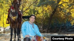 Я сам лично усердно тружусь и пишу книги для того, чтобы мой народ читал их. До сих пор написал более 40, только в этом году 7.