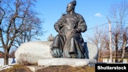 Пам'ятник літературному персонажу Тарасу Бульбі в селі Келеберда Кременчуцького району Полтавської області. Тарас Бульба – вигаданий образ українського козацького ватажка, полковника Війська Запорозького – головний герой повісті Миколи Гоголя «Тарас Бульба»